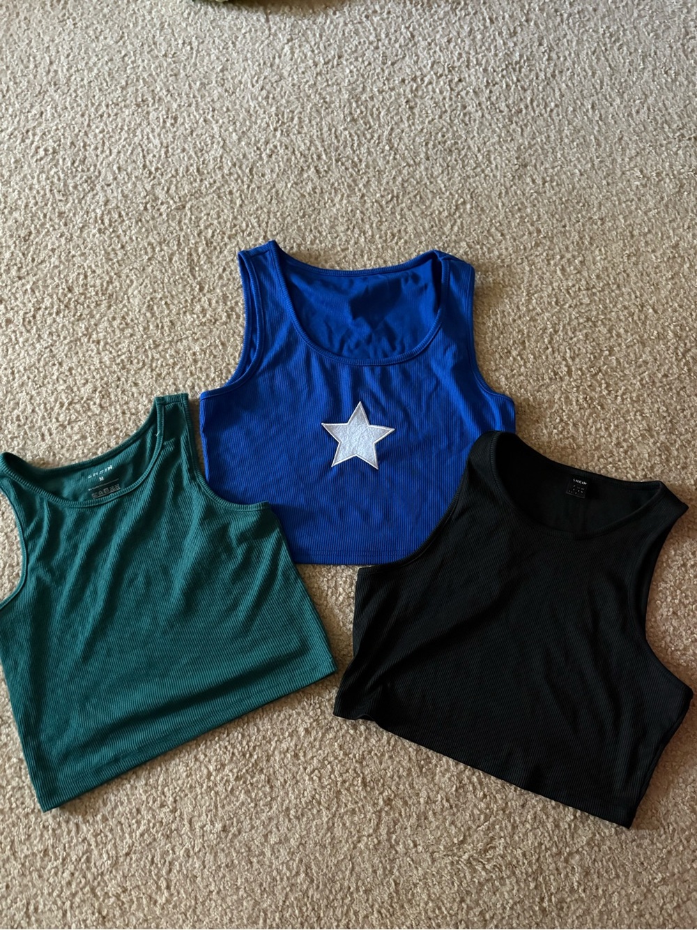 Set of three SHEIN Ribbed Crop Tank Top